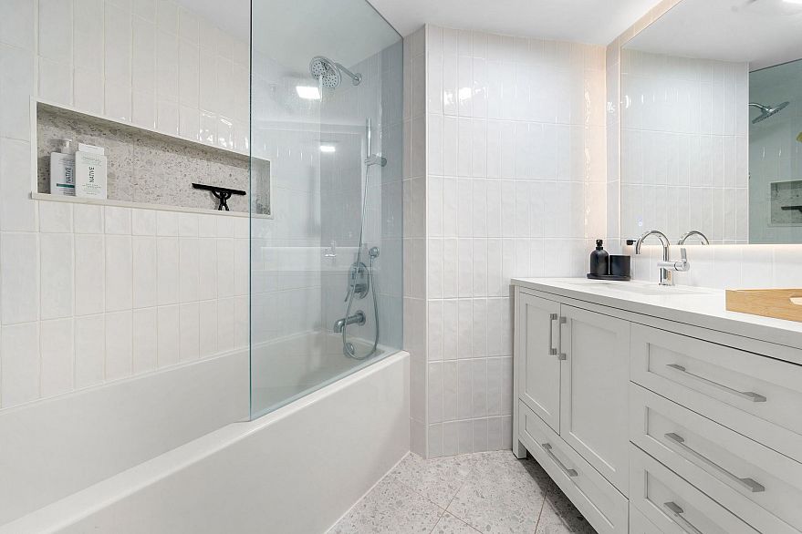 202 1106 W 11th Avenue