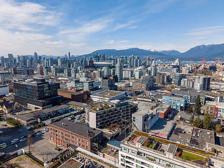 802 210 E 5th Avenue