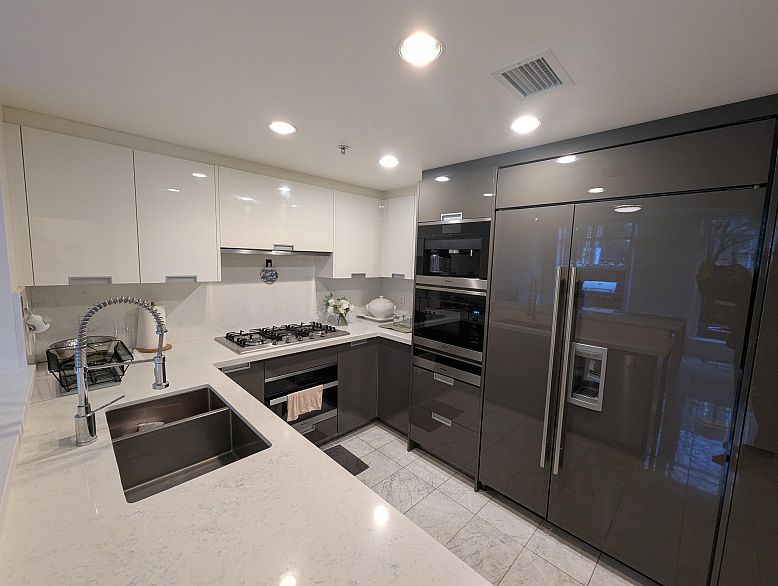 1211 W Cordova