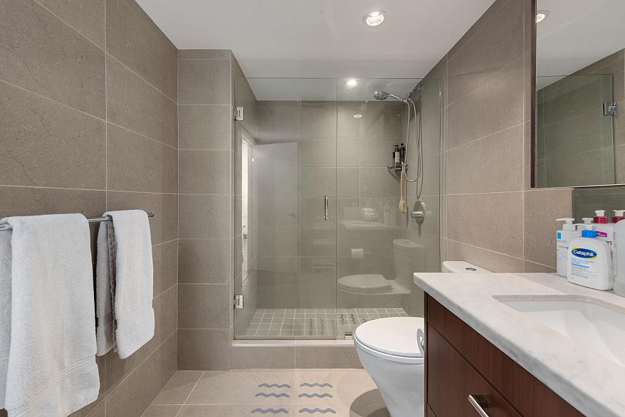 253 108 W 1st Avenue