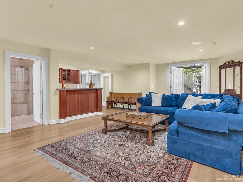 6362 Churchill Street