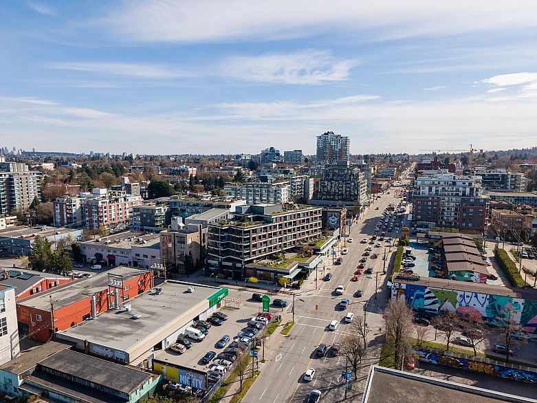 802 210 E 5th Avenue