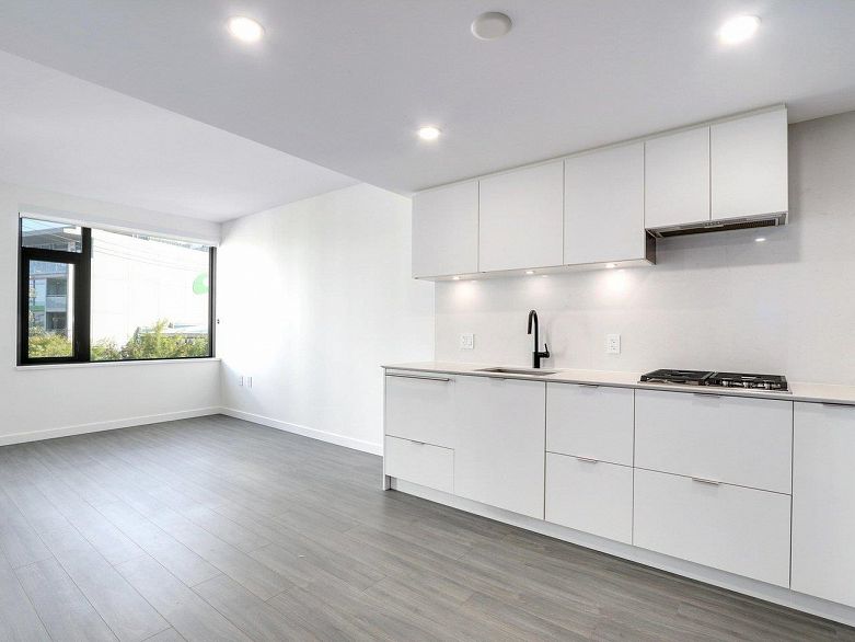 502 210 E 5th Avenue