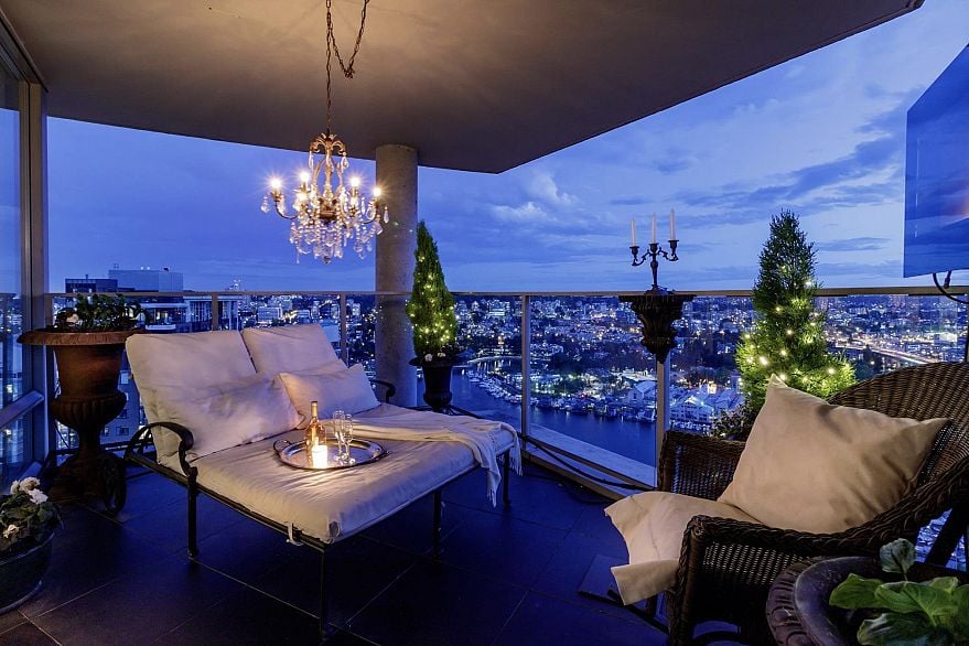 3701 1495 Richards Street