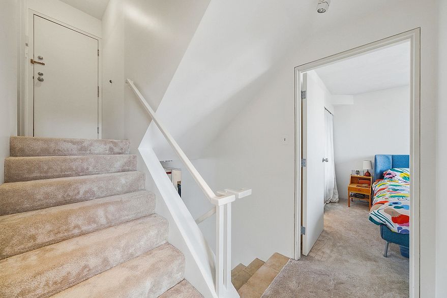 533 666 Leg In Boot Square