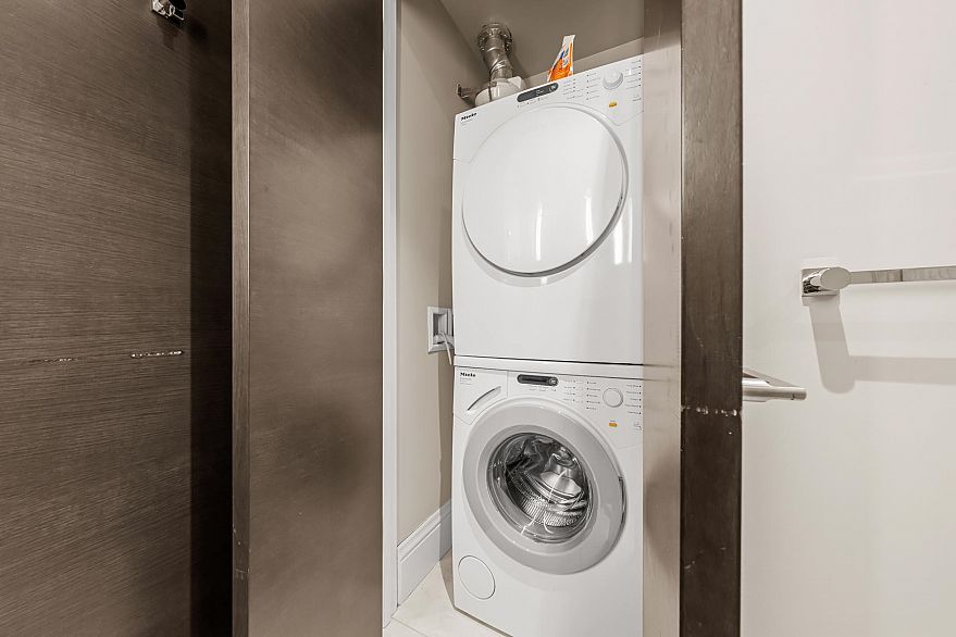 205 2035 W 4th Avenue