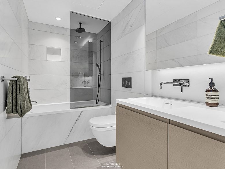 2702 1289 Hornby Street