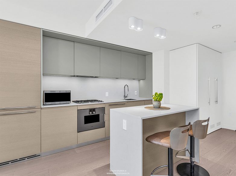 2702 1289 Hornby Street