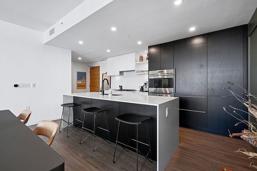 802 210 E 5th Avenue