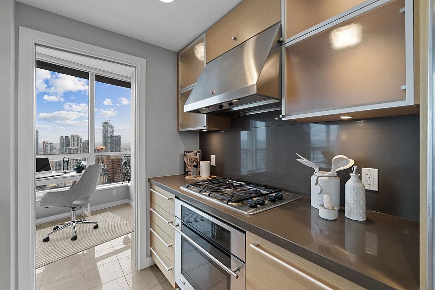 3104 833 Seymour Street