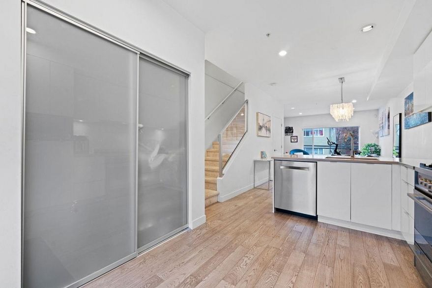 216 455 E 16th Avenue