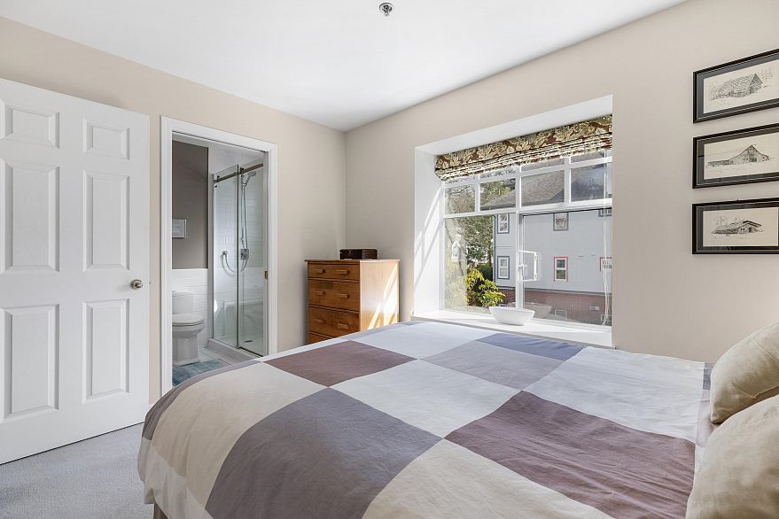 10 5880 Hampton Place