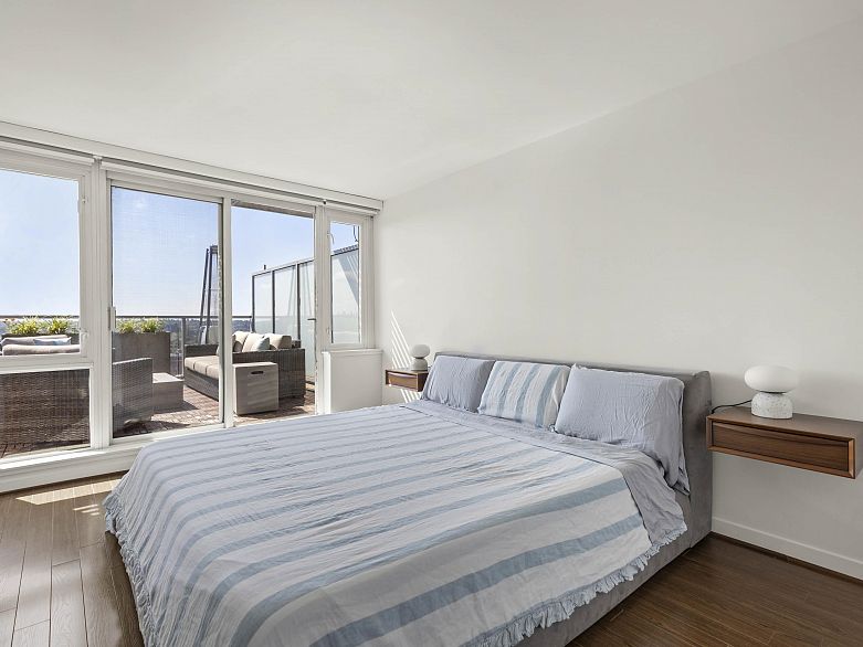 1206 2770 Sophia Street