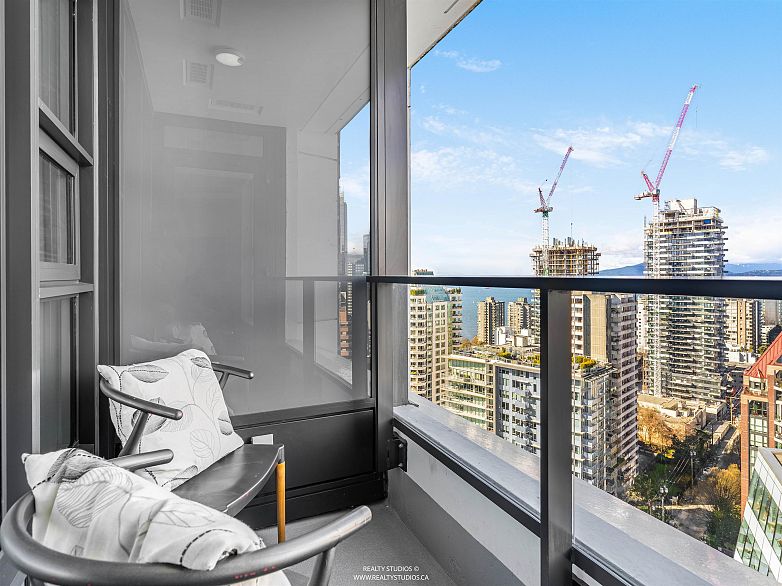 2702 1289 Hornby Street