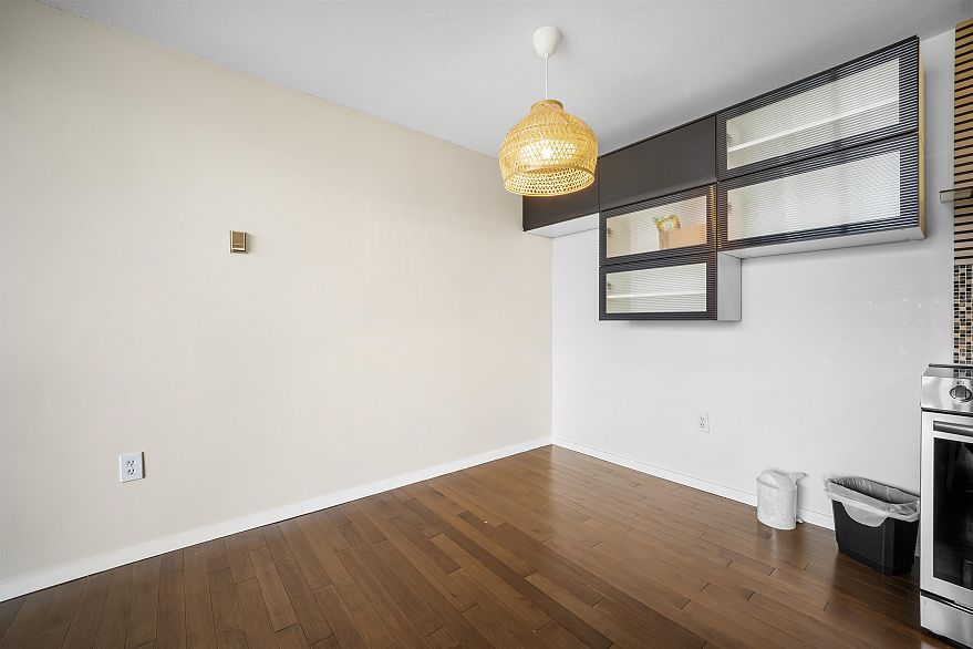 1702 1330 Harwood Street