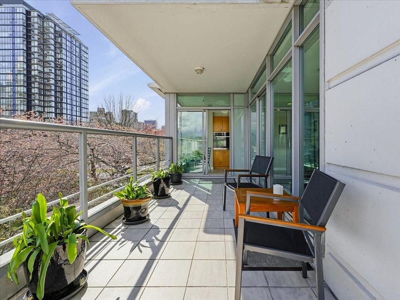 202 1790 Bayshore Drive