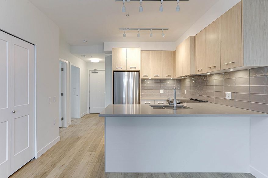 206 4933 Clarendon Street