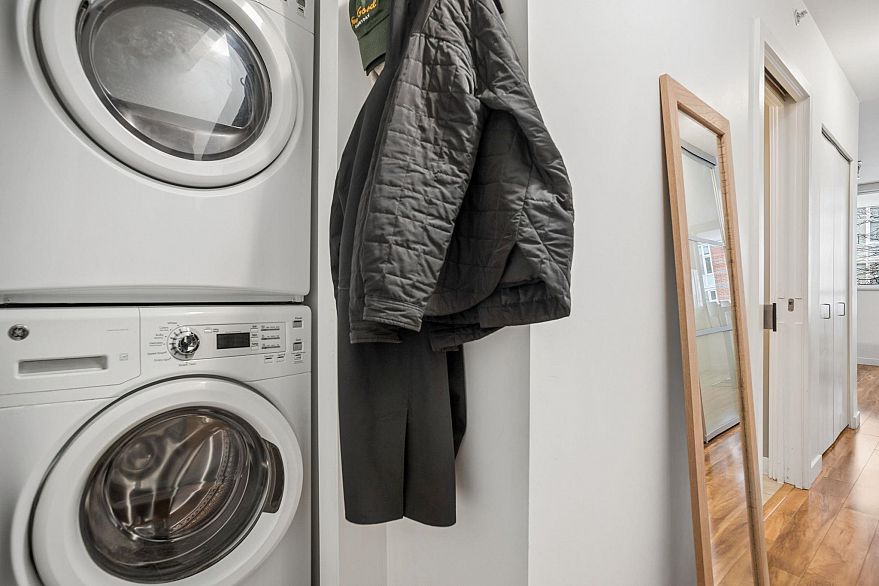 206 289 E 6th Avenue