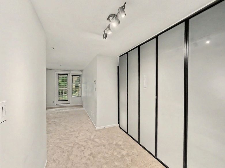 201 1868 W 8th Avenue