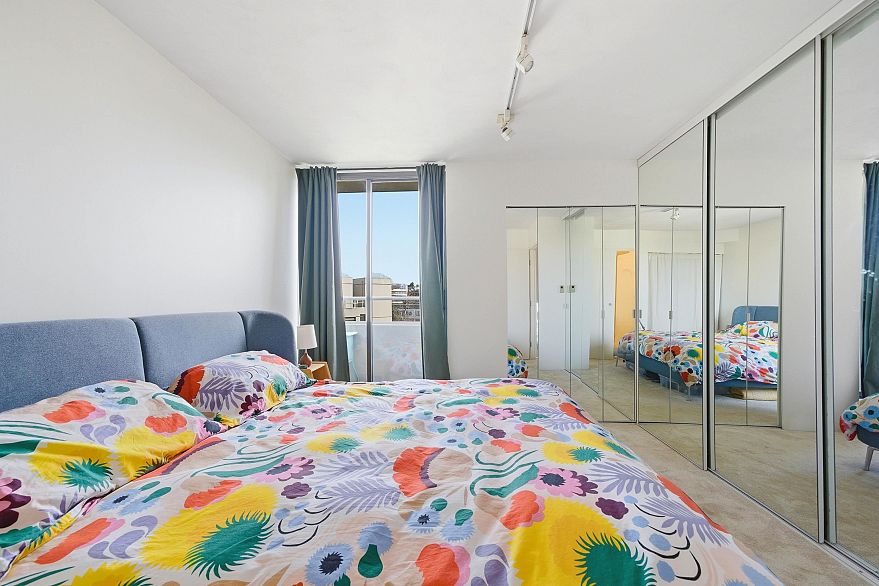 533 666 Leg In Boot Square