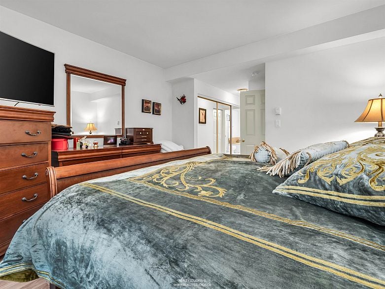 302 1311 Beach Avenue