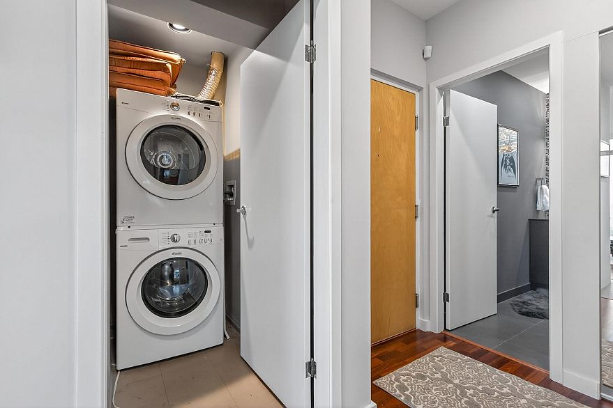 1904 1277 Nelson Street