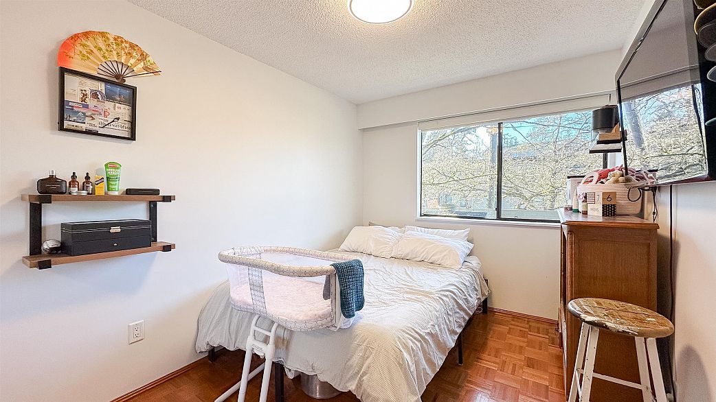 202 2080 Maple Street