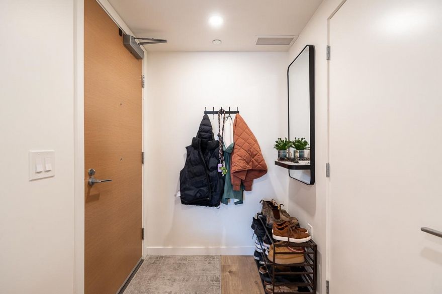 404 210 E 5th Avenue