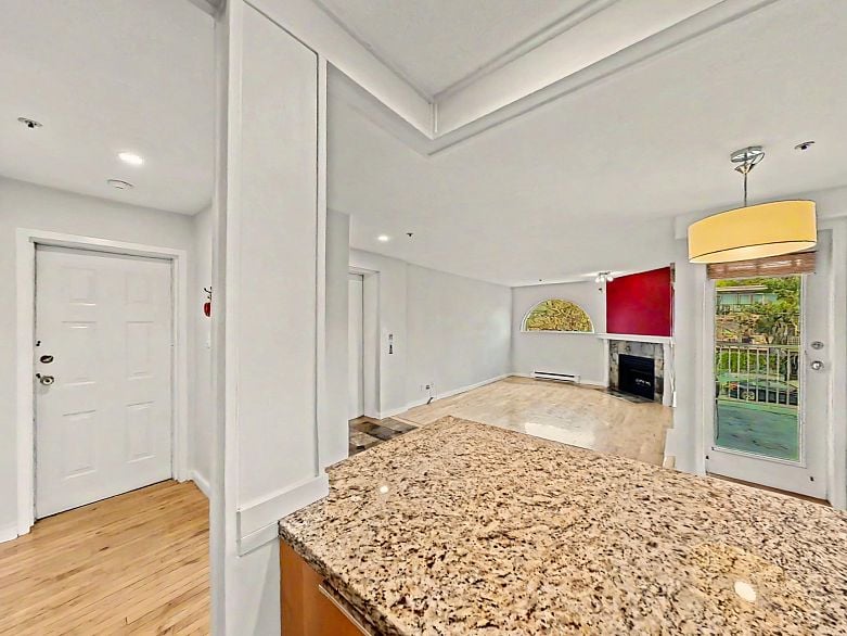 201 1868 W 8th Avenue