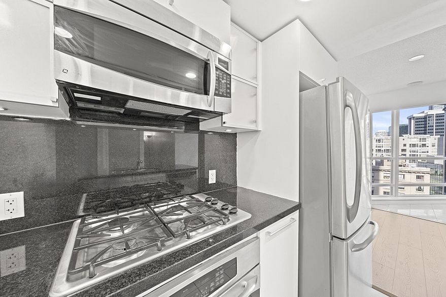 910 833 Seymour Street