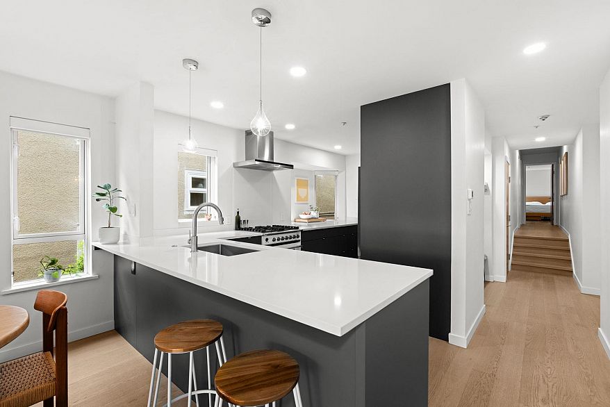 201 2238 W 2nd Avenue