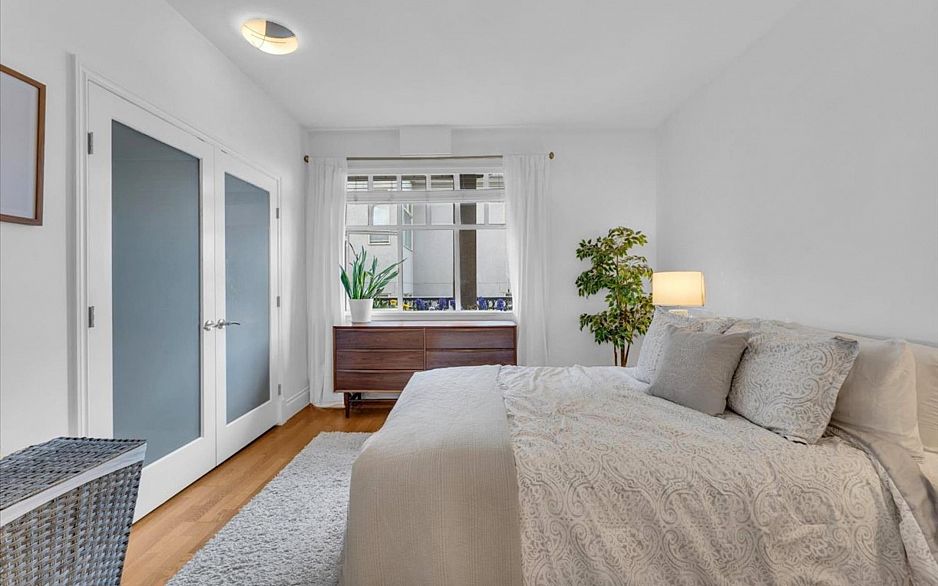 303 2525 Quebec Street