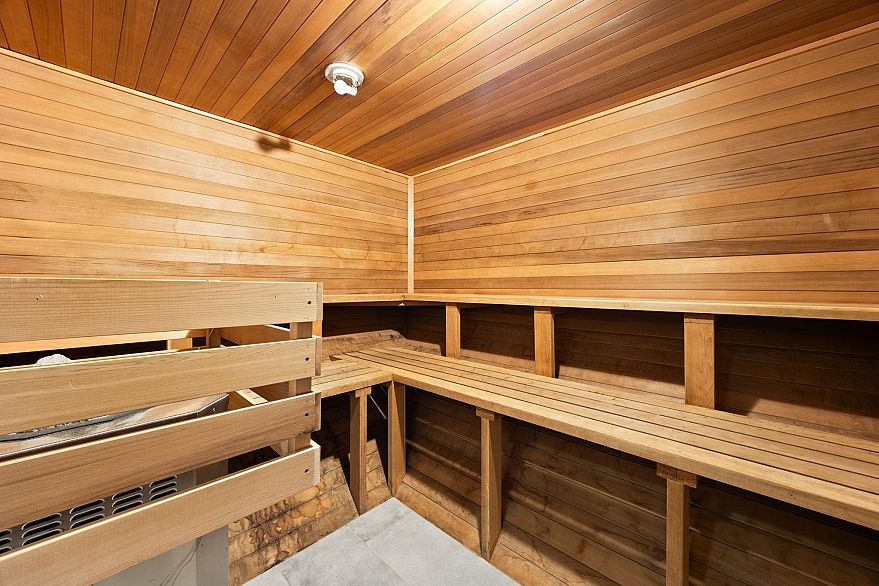 203 1125 Gilford Street