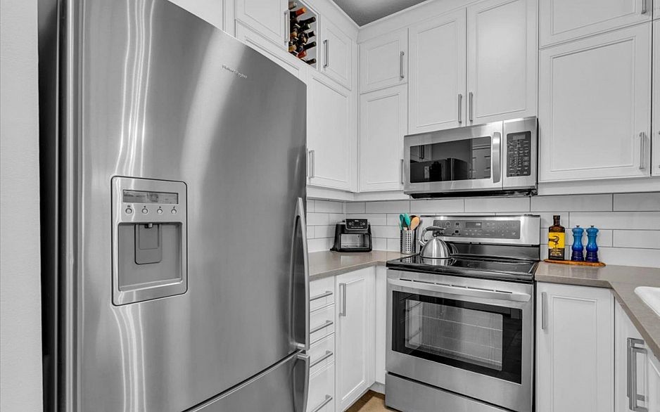 303 2525 Quebec Street