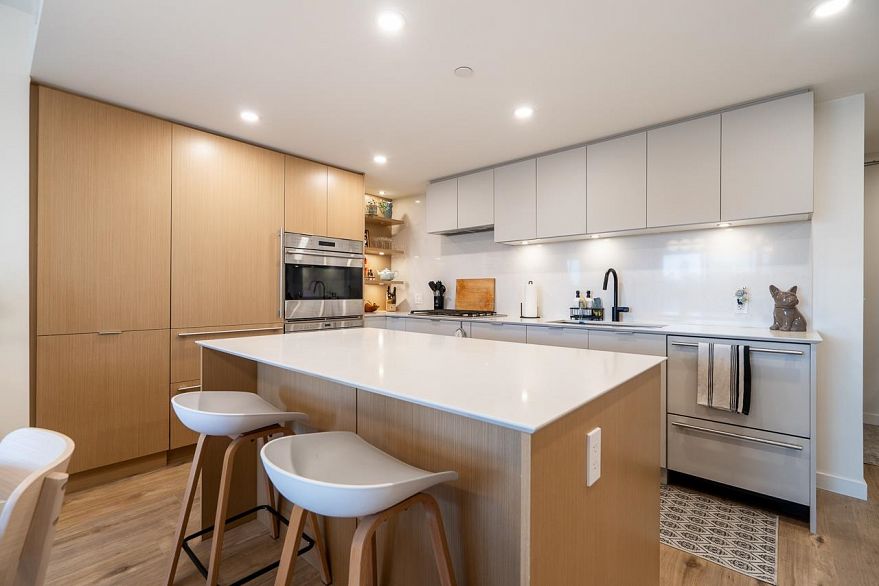 404 210 E 5th Avenue