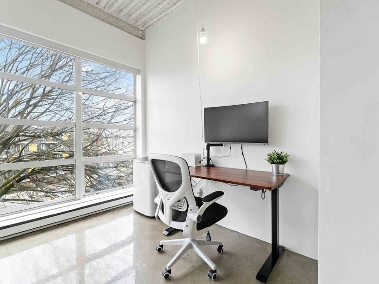 330 350 E 2nd Avenue