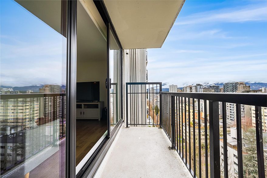 1702 1330 Harwood Street