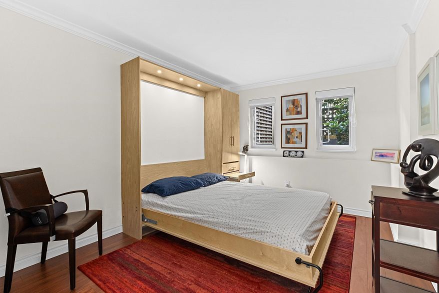 105 1125 Gilford Street