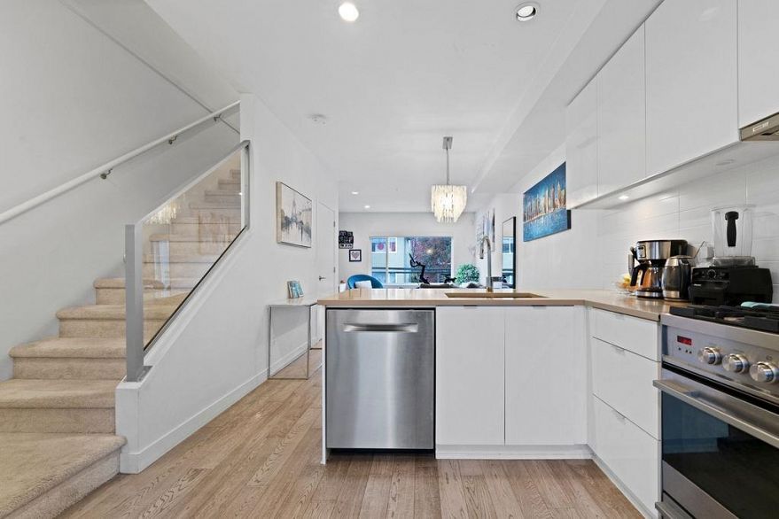 216 455 E 16th Avenue