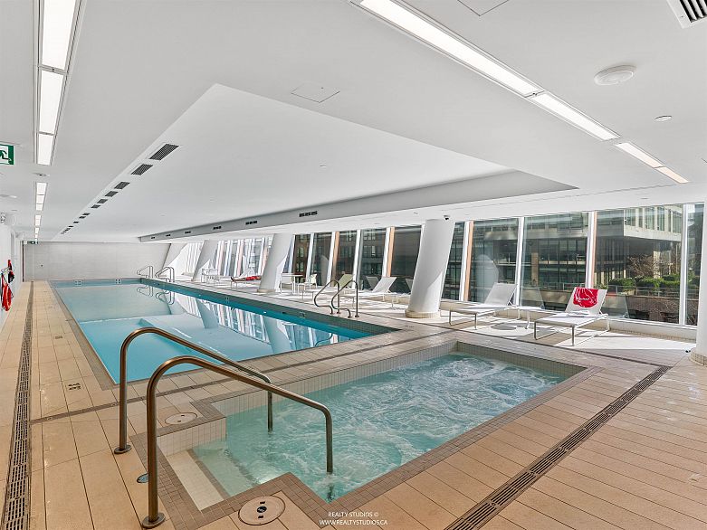 2702 1289 Hornby Street