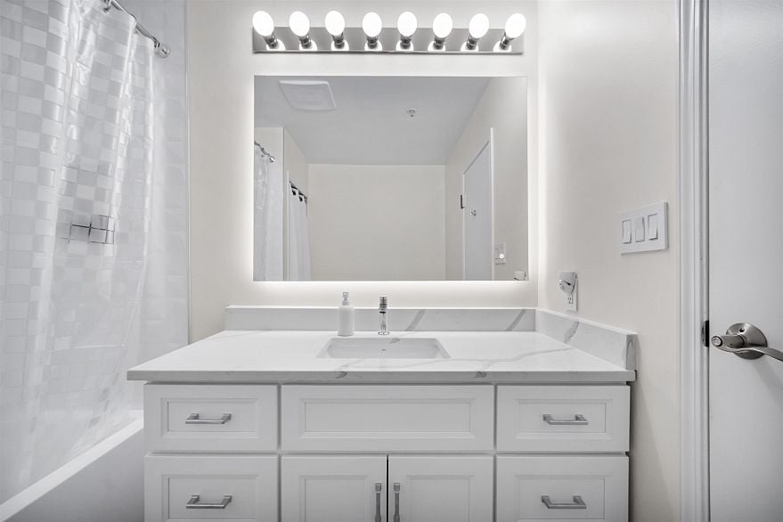 407 1230 Haro Street