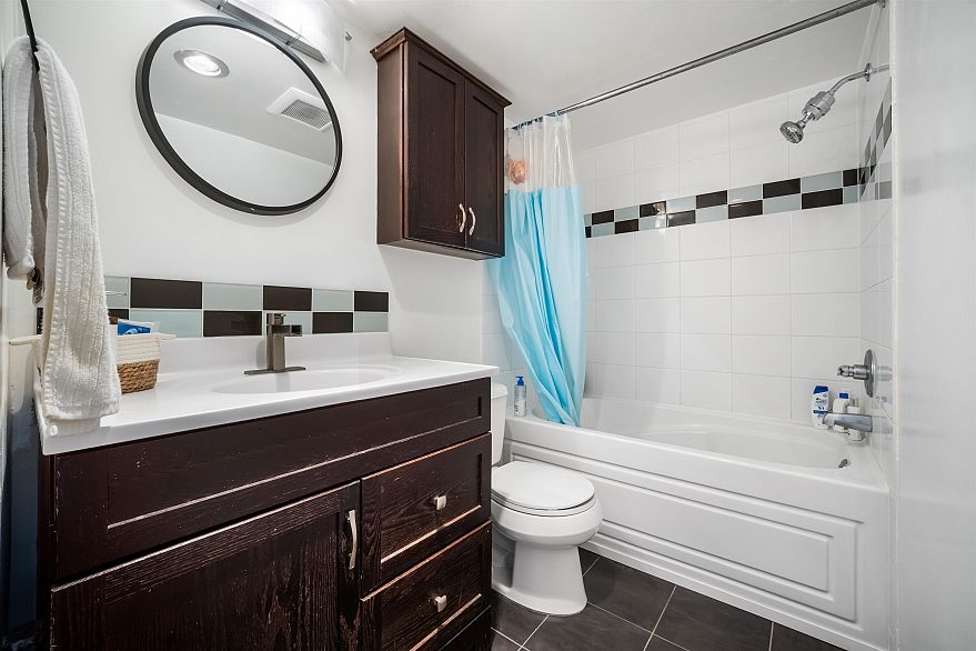 1702 1330 Harwood Street