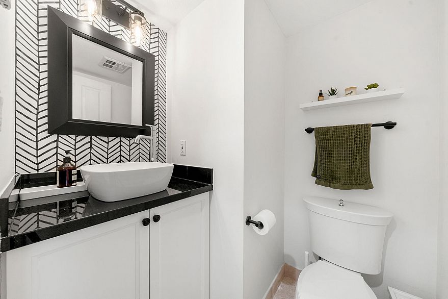 202 1106 W 11th Avenue