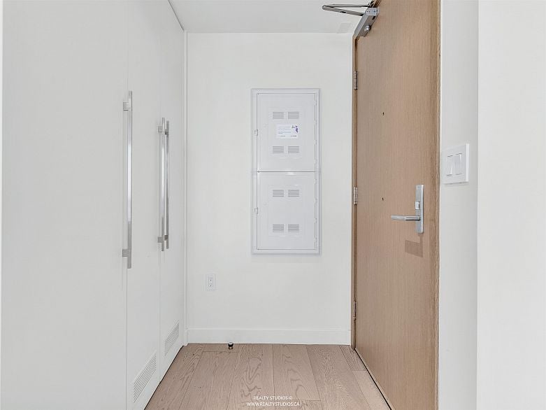 2702 1289 Hornby Street