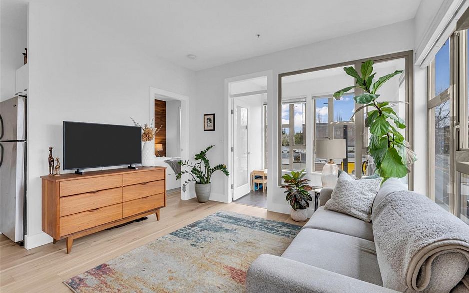 304 205 E 10th Avenue