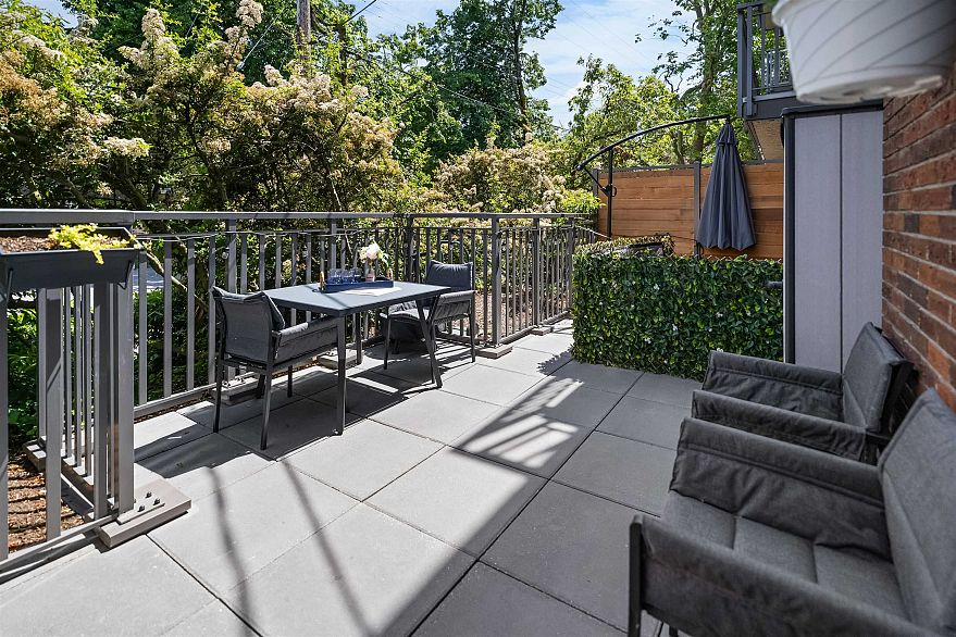 101 2121 W 6th Avenue