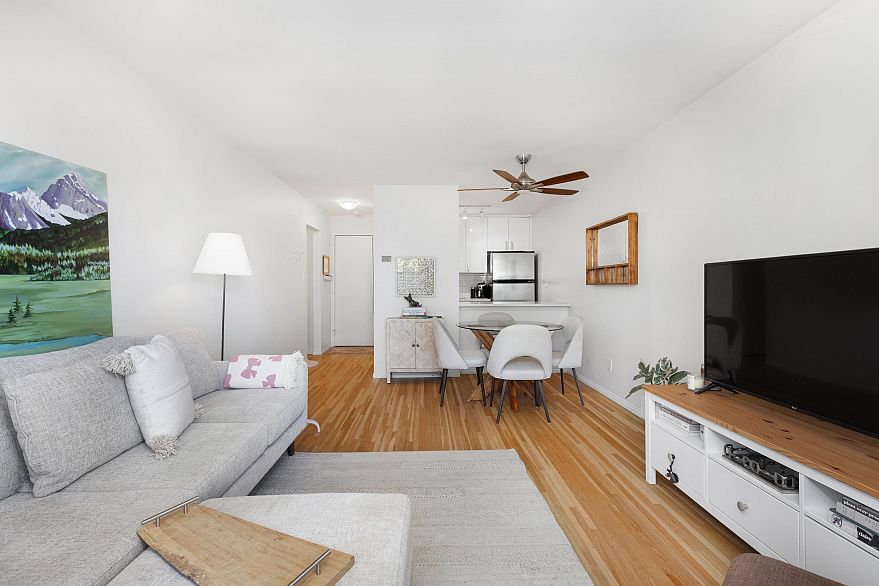 303 2125 W 2nd Avenue