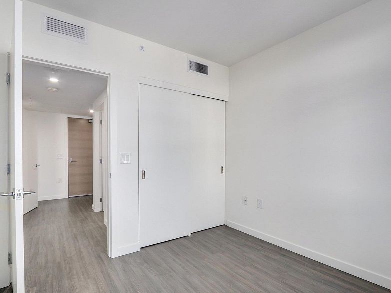 502 210 E 5th Avenue