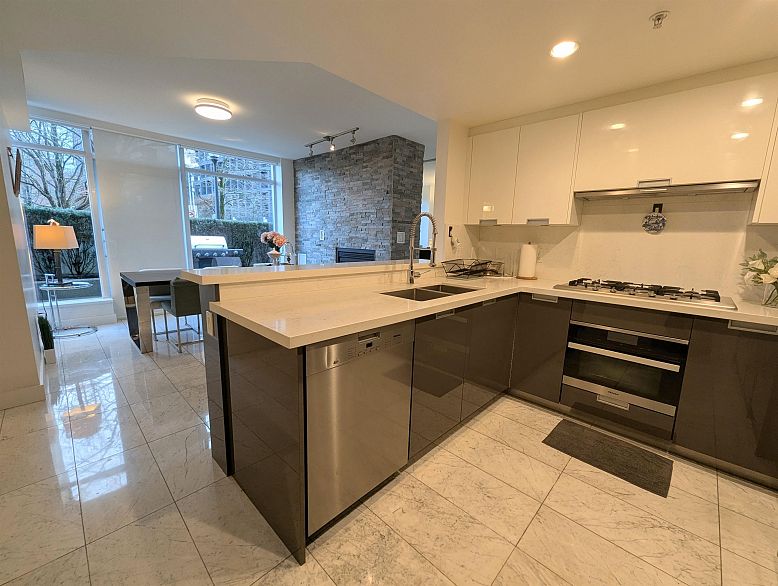 1211 W Cordova