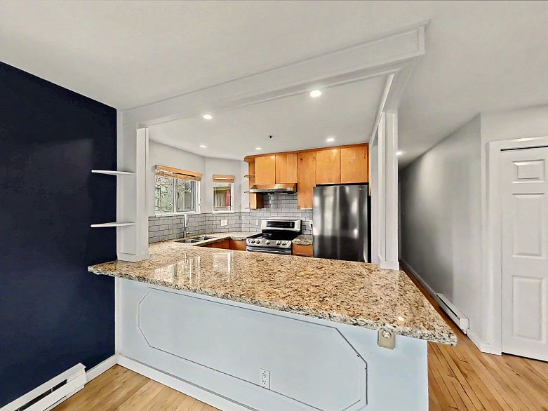 201 1868 W 8th Avenue